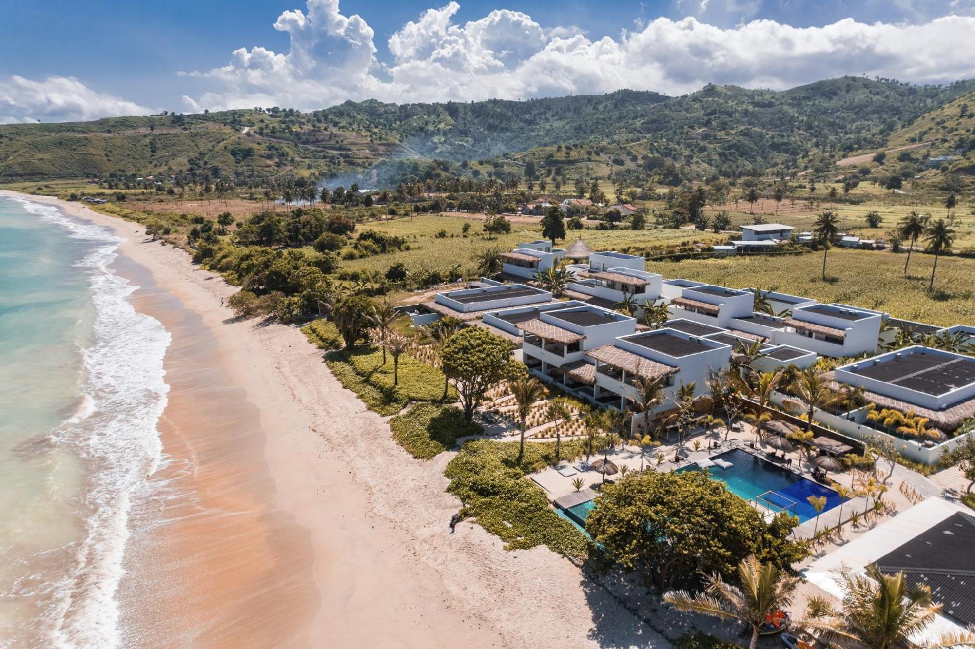 Amber Lombok Beach Resort Selong Belanak Exterior photo
